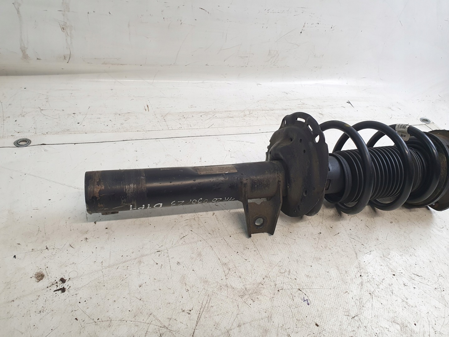 shock absorber front left OE 3Q0413031BN VOLKSWAGEN PASSAT B8 2.0TDI 15r.