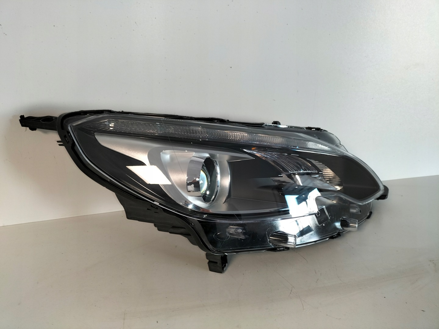 light front reflektor right PEUGEOT 2008 and LIFT 16-19
