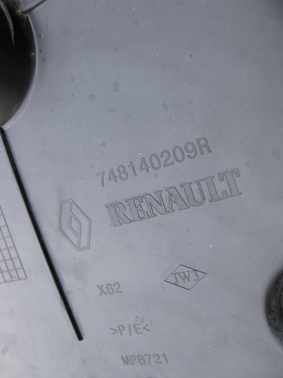 RENAULT MASTER III LIFT Blende Abdeckung Behälter ADBLUE 748140209R