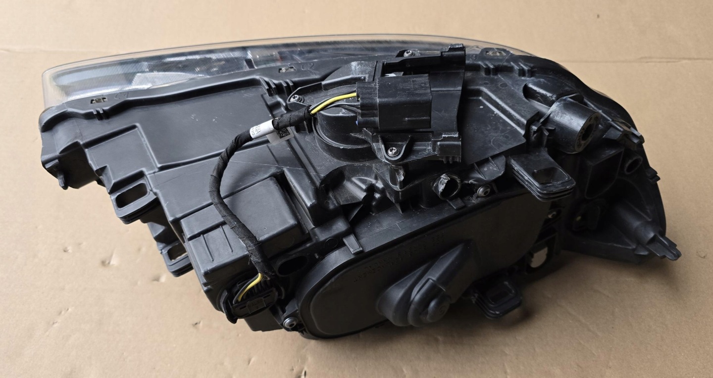 light front front left VOLVO V60 S60 2 LIFT 31420108