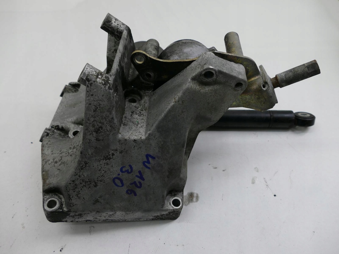 MERCEDES S W126 3.0 b support KOMPRESORA holder 1264660641