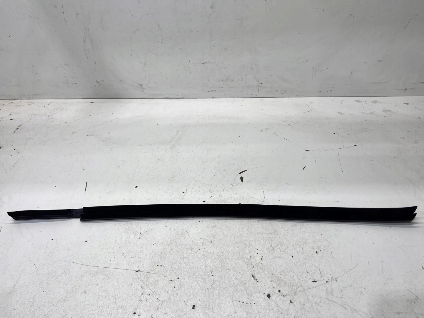 moulding dust windows left front AUDI Q7 4M 4M0837479