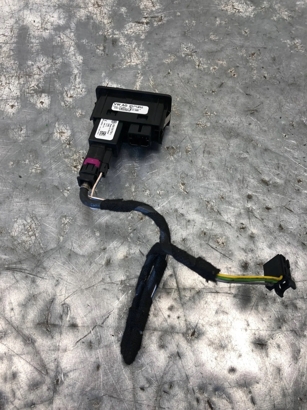 adapter ZLACZE USB AUX VW PASSAT B8 5G0035222H