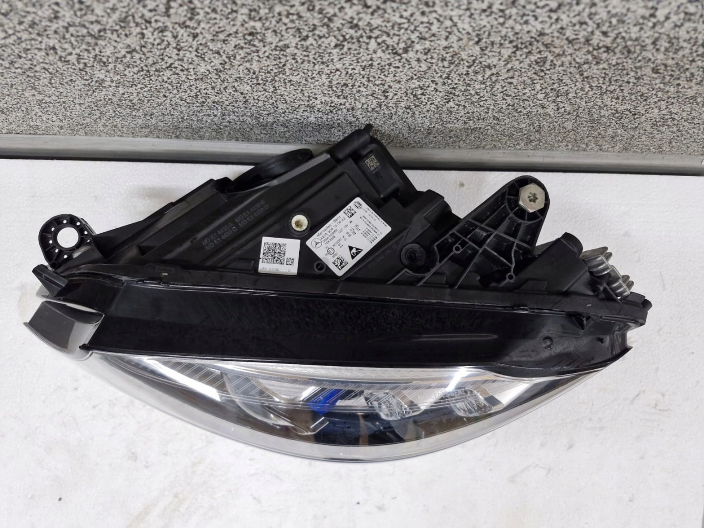 light left Mercedes C Klasa W205 LIFT Multibeam LED