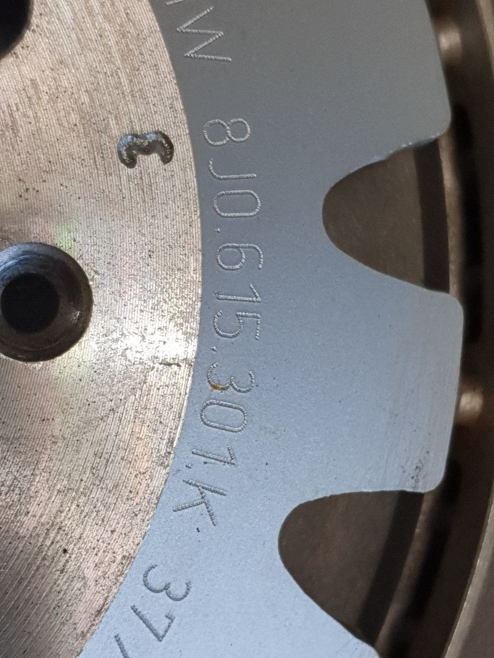 Cupra Leon IV kotuče brzdové předek plotýnky 370MM 8J0615301K 8J0615116M