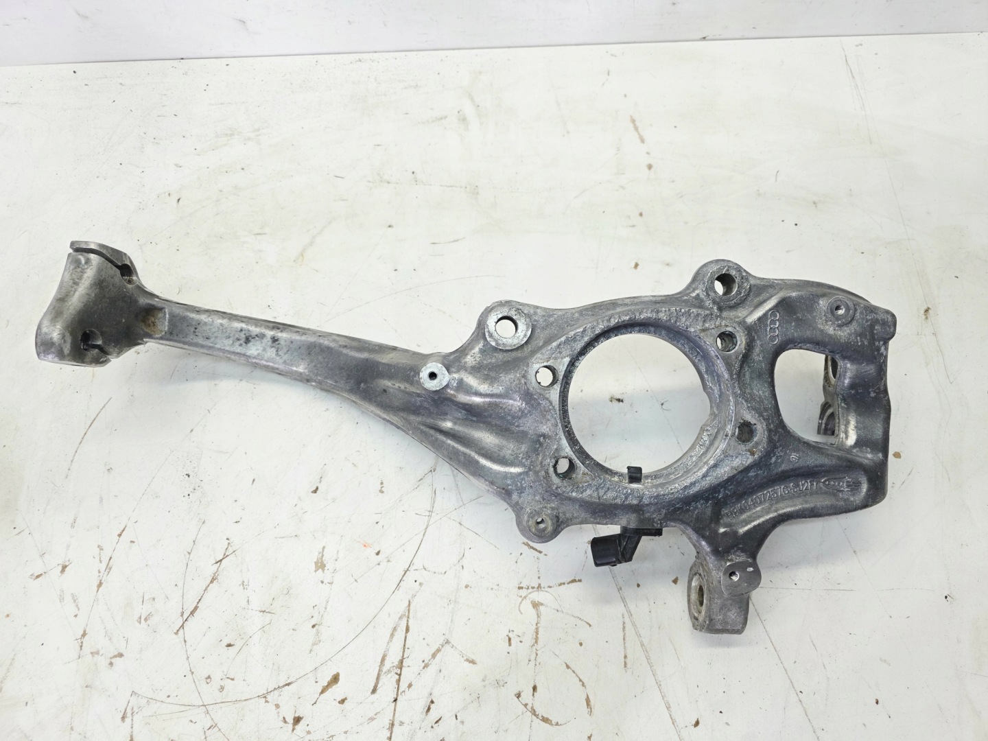 swing left front AUDI A4 B8 A5 8T 8K0407257G