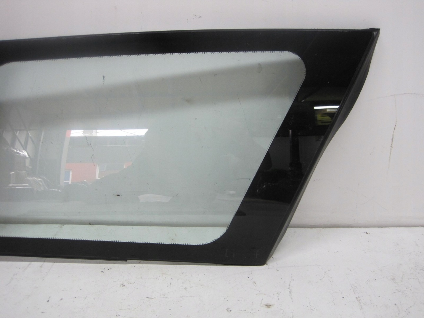 window side MITSUBISHI GRANDIS 06R right rear