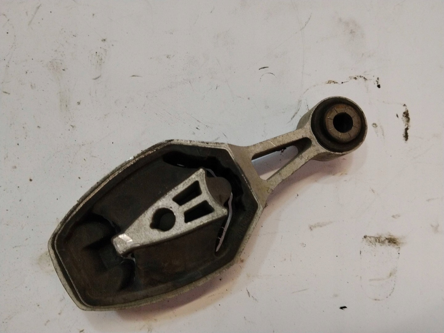 engine mount Peugeot 9810221880