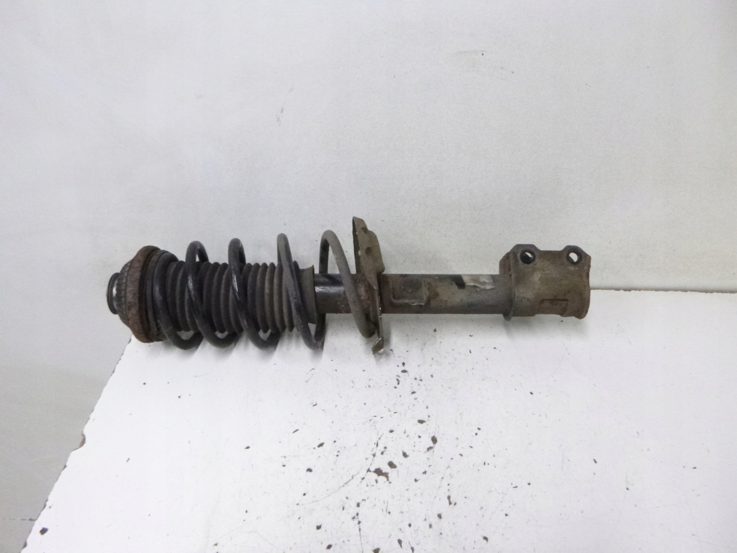 shock absorber front right Opel Astra H 1.6 2006r. kombi