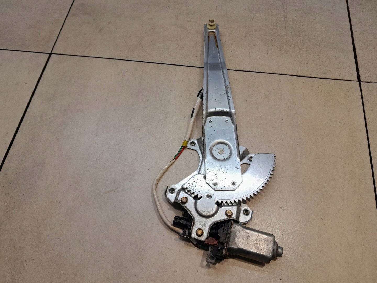 window regulator right rear part MAZDA PREMACY 8621003920