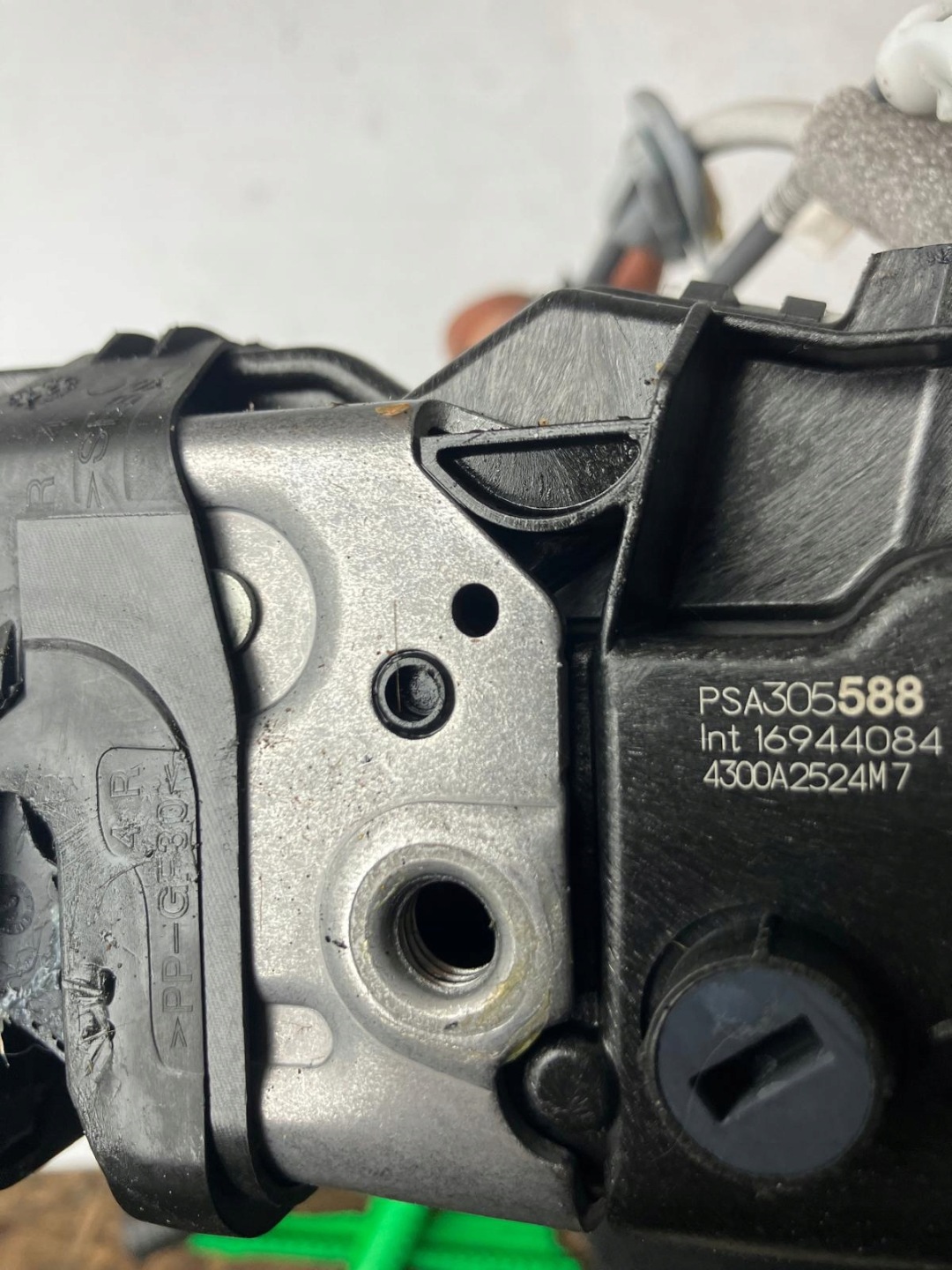 lock door right front PEUGEOT 2008 II PSA305588