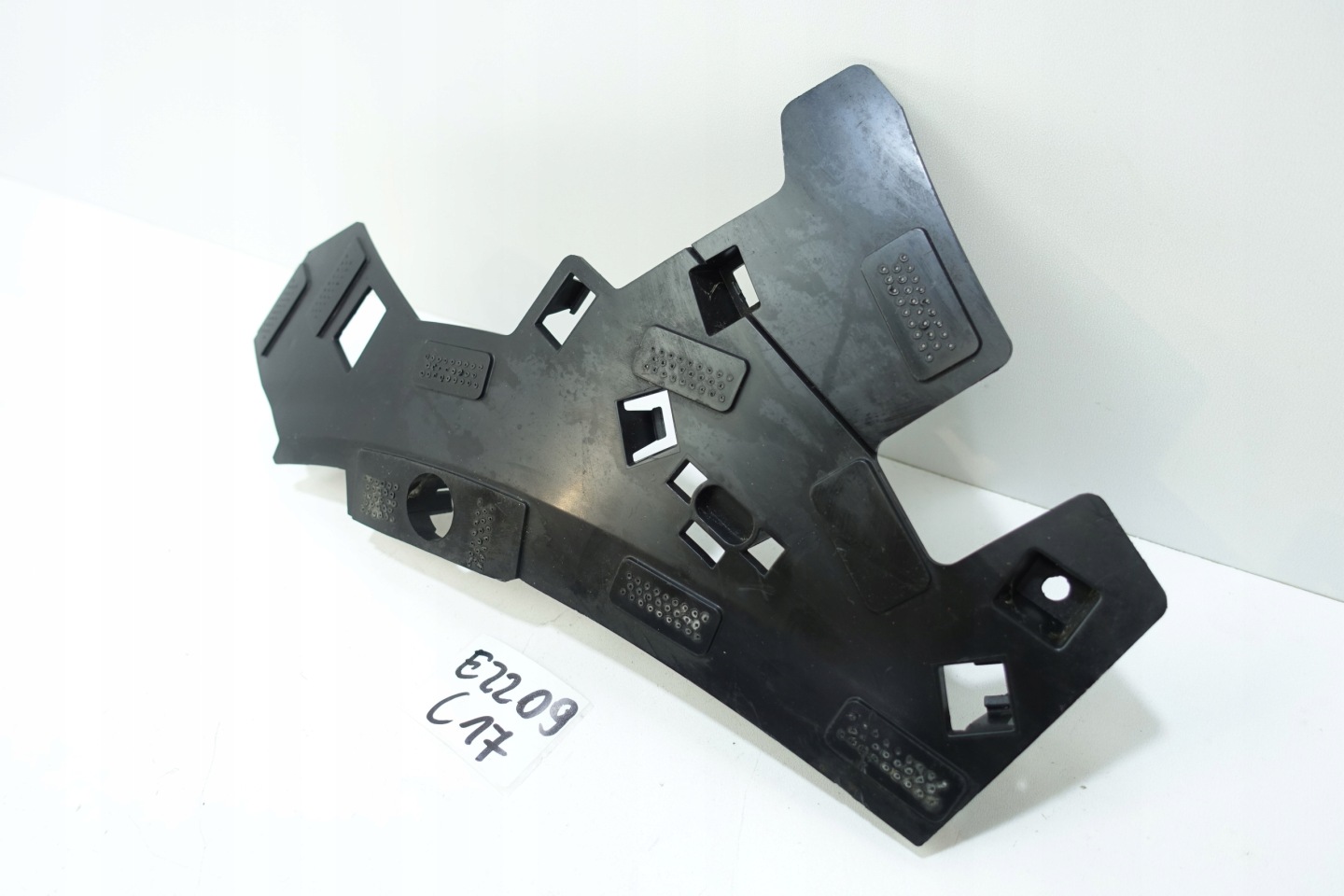 bumper bracket right front VOLVO S60 V60 18- 31663580