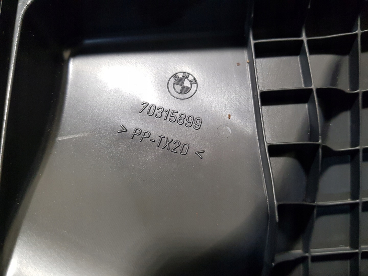 poklopač filtera zračni BMW X1 E84 E90 E91 E92 E93 2.0 D