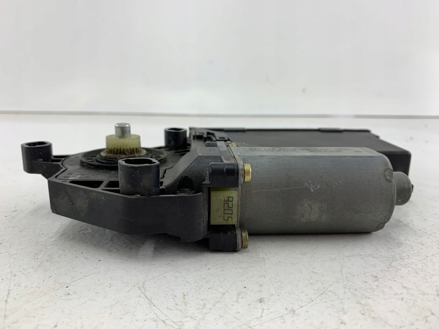 AUDI A4 B6 mini motor windows right rear part 8E0959802A