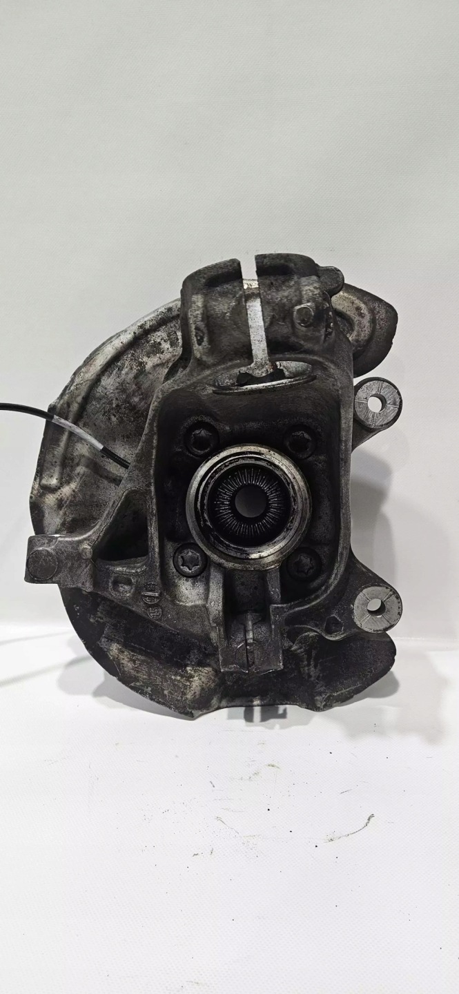 otoč čepu levý předek MINI COOPER F55 2013