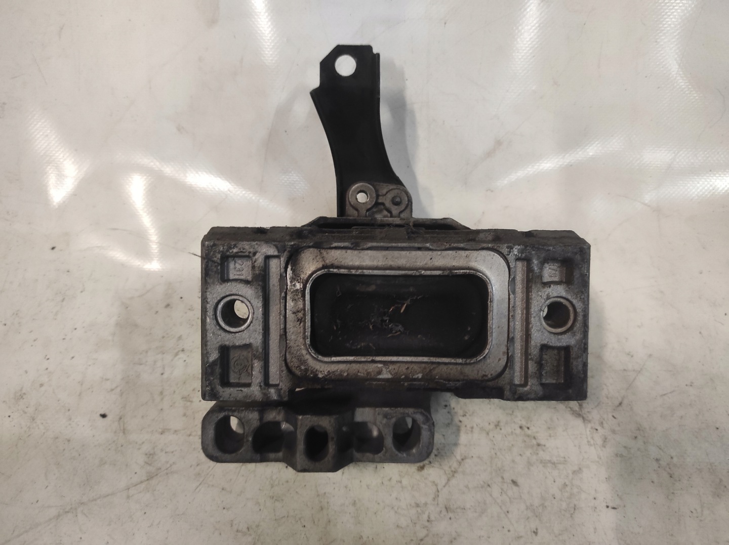 Volkswagen Bora engine mount 1J0199588B