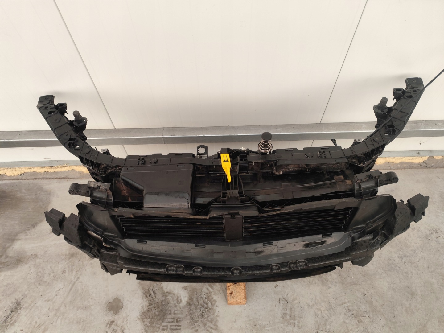 MERCEDES GLB 247 support panel for radiators complete radiator