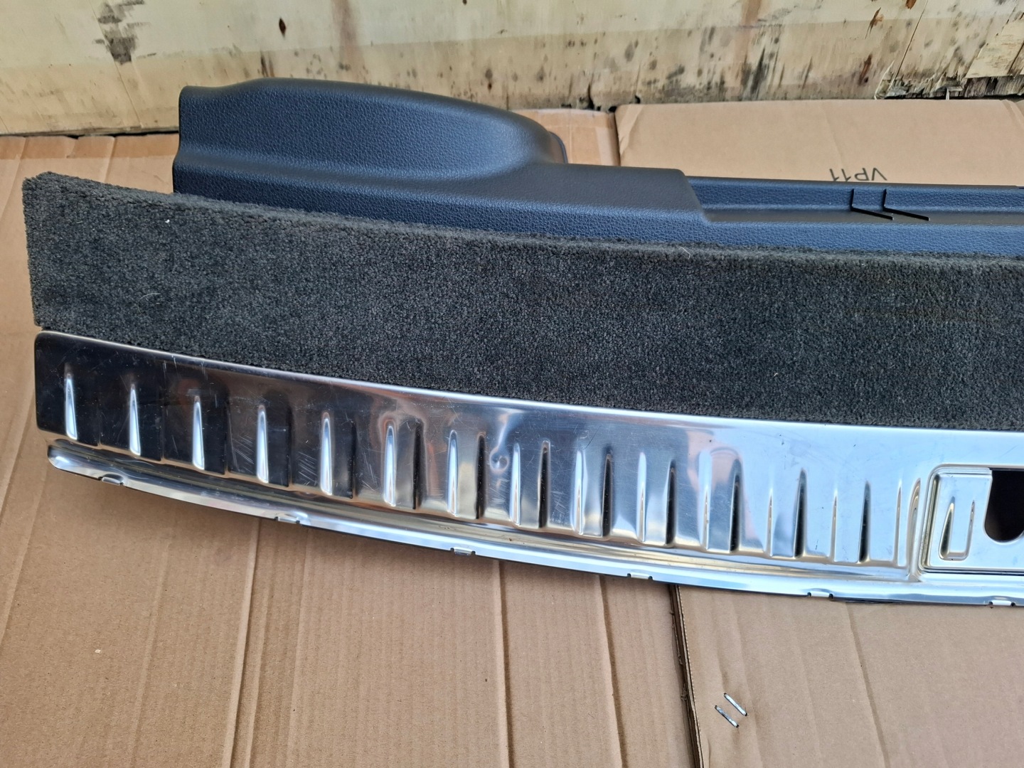 cover of the threshold boot BENTLEY BENTAYGA 17r