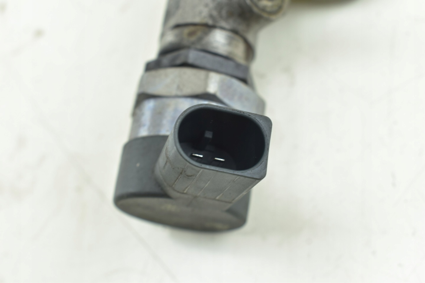injection ramp sensor AUDI A3 8P VW PASSAT B6 2.0 TDI 03L089C 057130764H