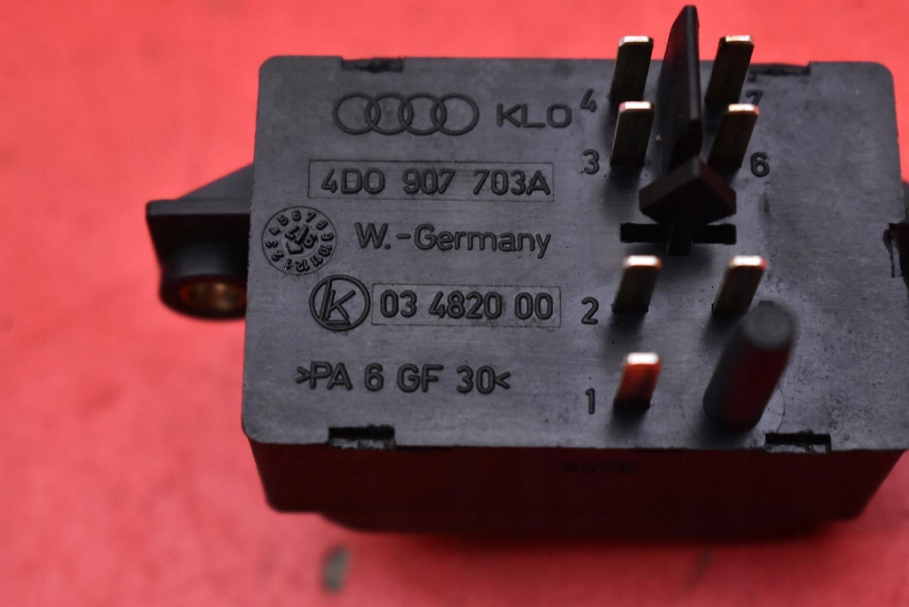 PANEL Regulations- des Lenkrads 4D0907703A AUDI A8 D2 94-99