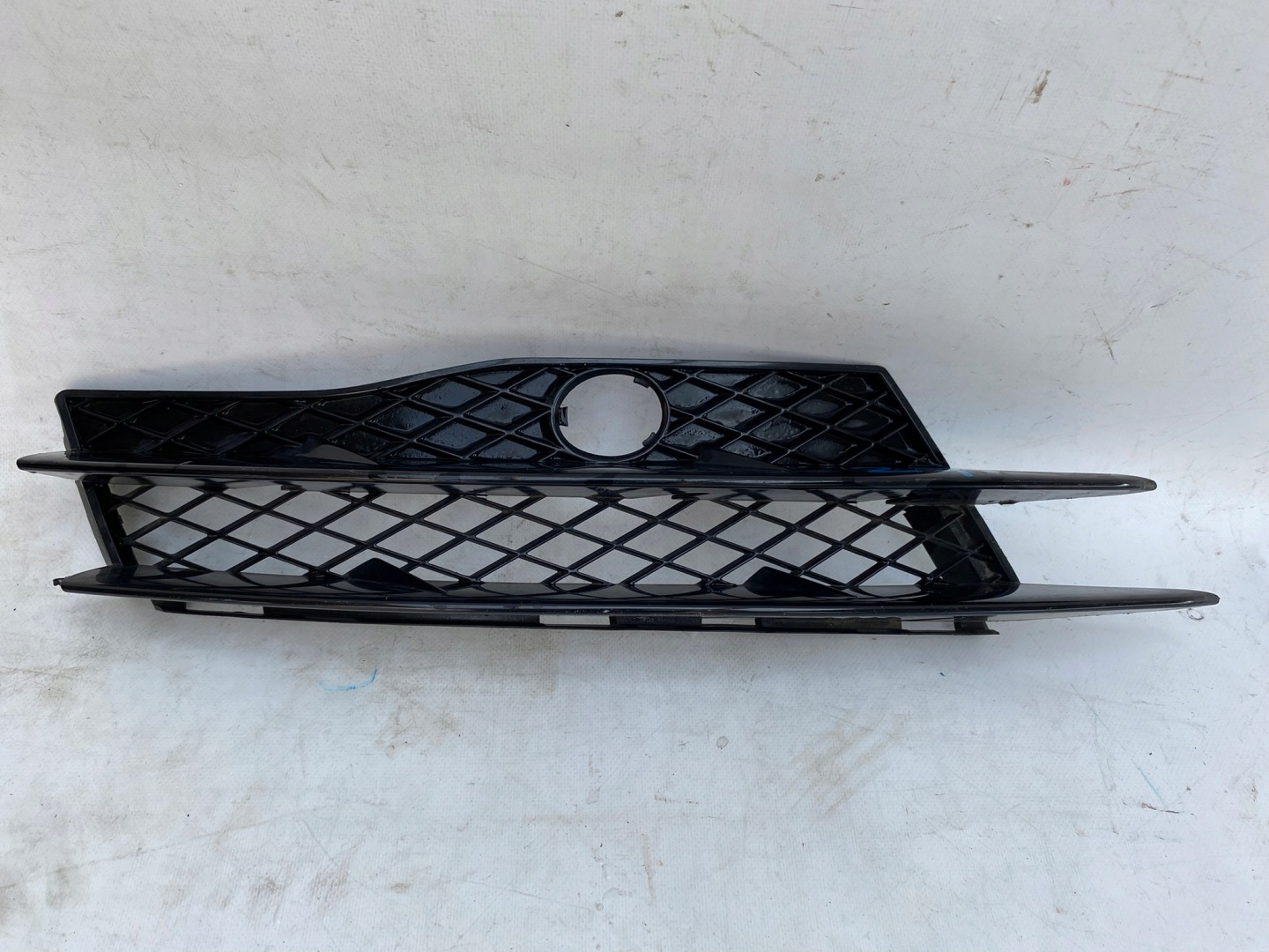 AUDI R8 LIFT 12- grid bumper right front 420807682