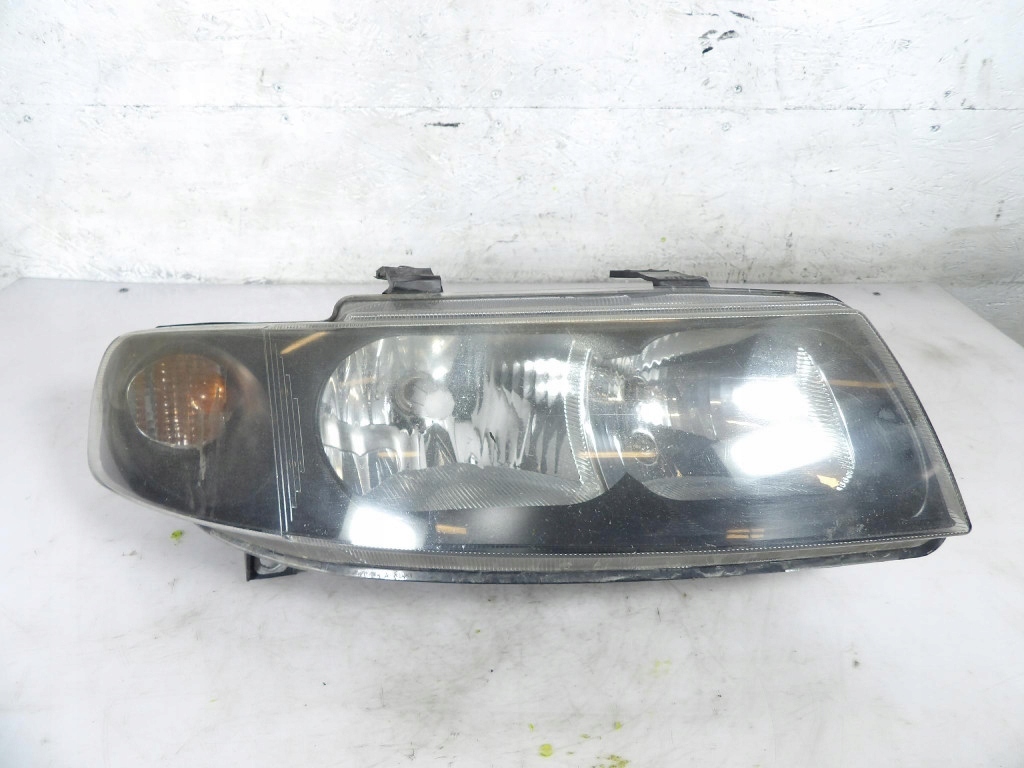 SEAT TOLEDO II REFLEKTOR right 1M1941002B