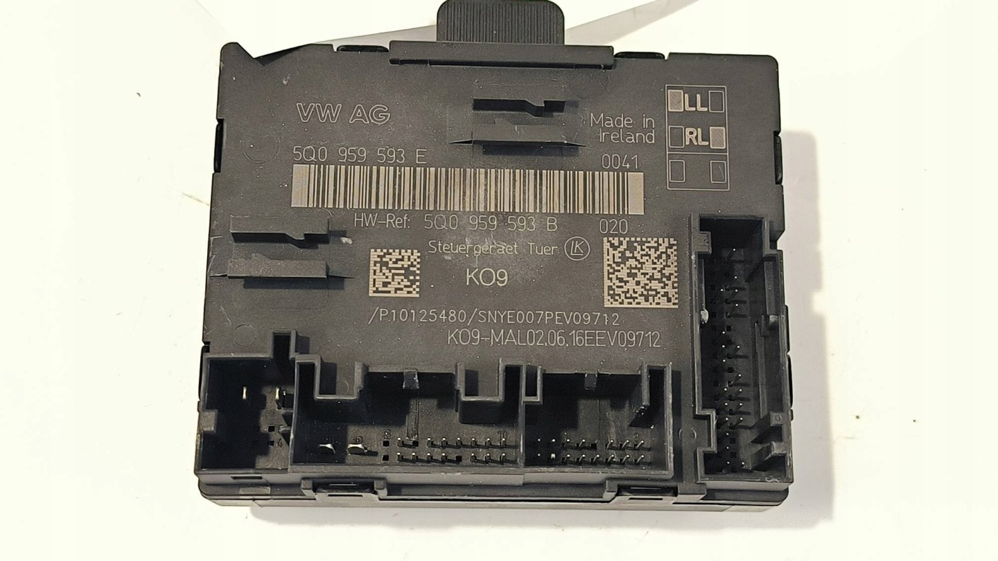 module door 5Q0959593E VOLKSWAGEN PASSAT B8