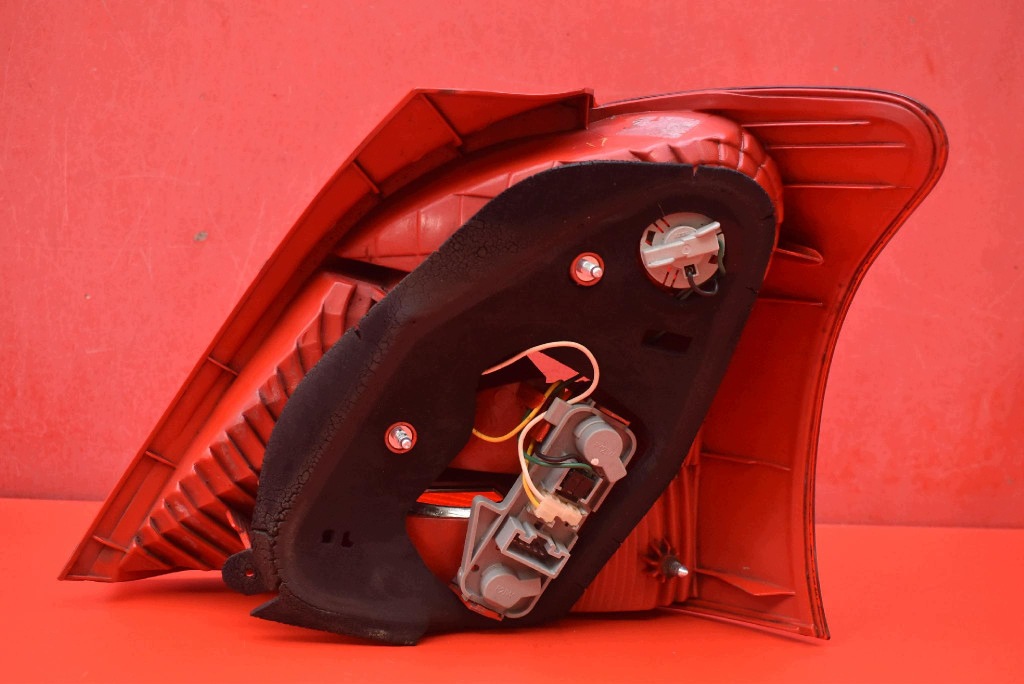light left rear part rear 0D-7 TOYOTA YARIS 2 II 5D 05-09