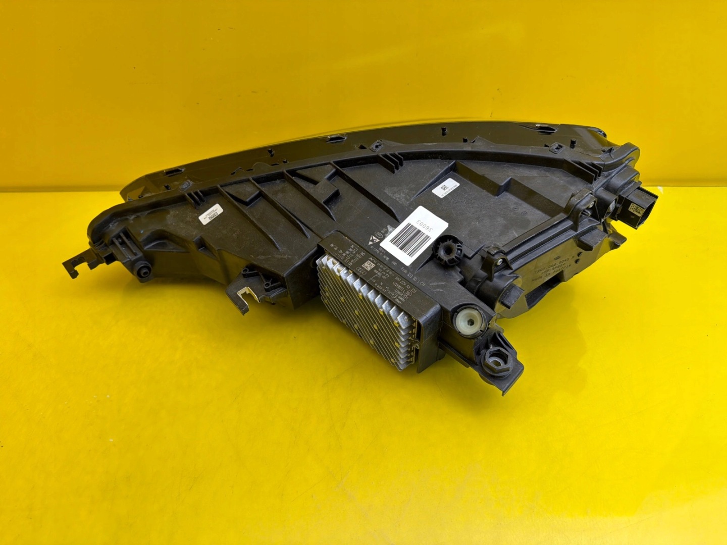 light right front Audi E-Tron GT 2020- Matrix 4J3941036