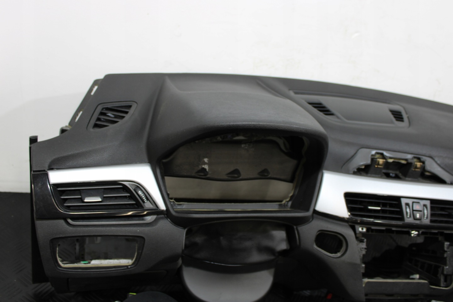 dashboard console airbag airbags BMW X1 F48
