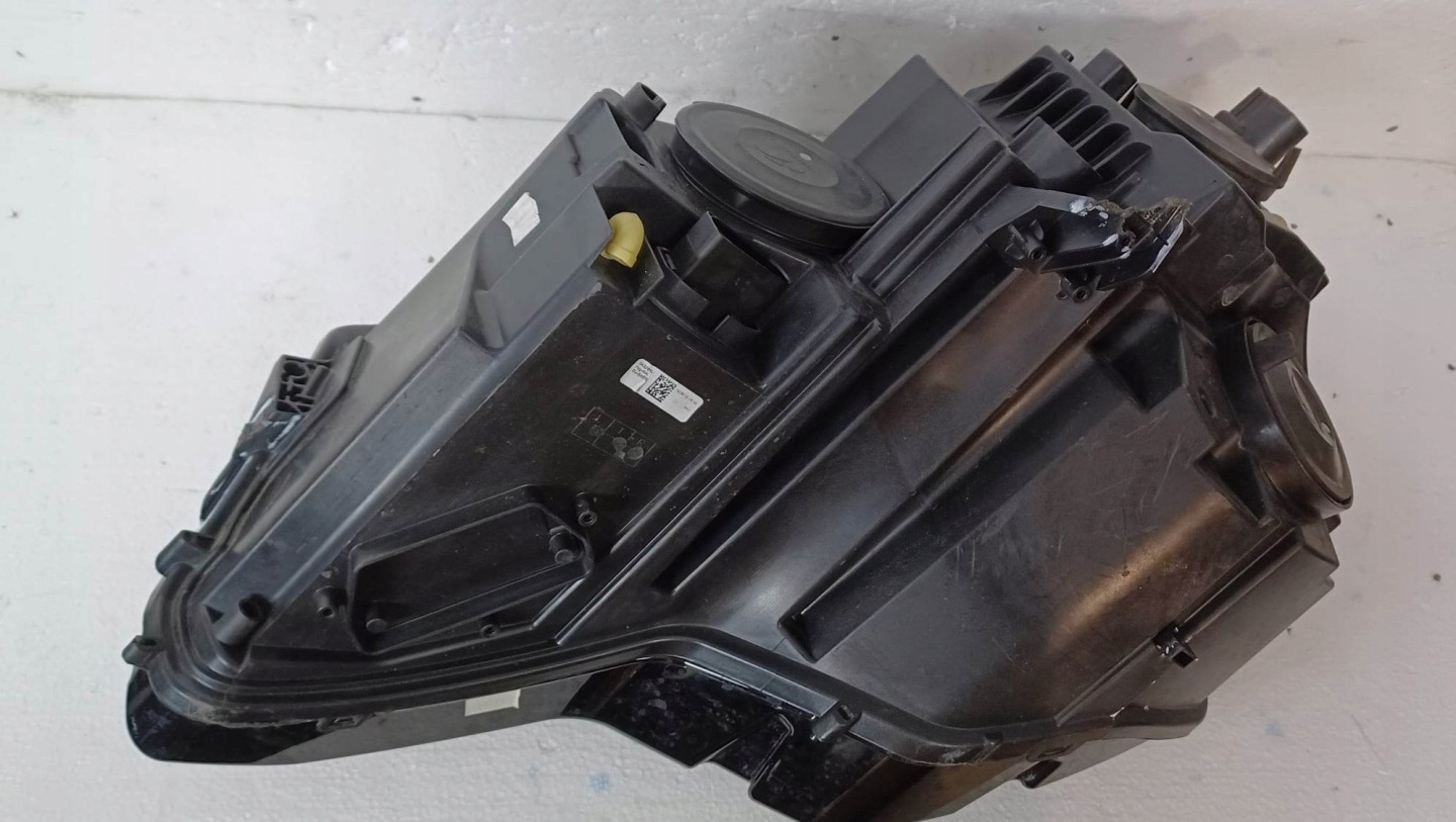 light right SKODA KAROQ 57B941016A
