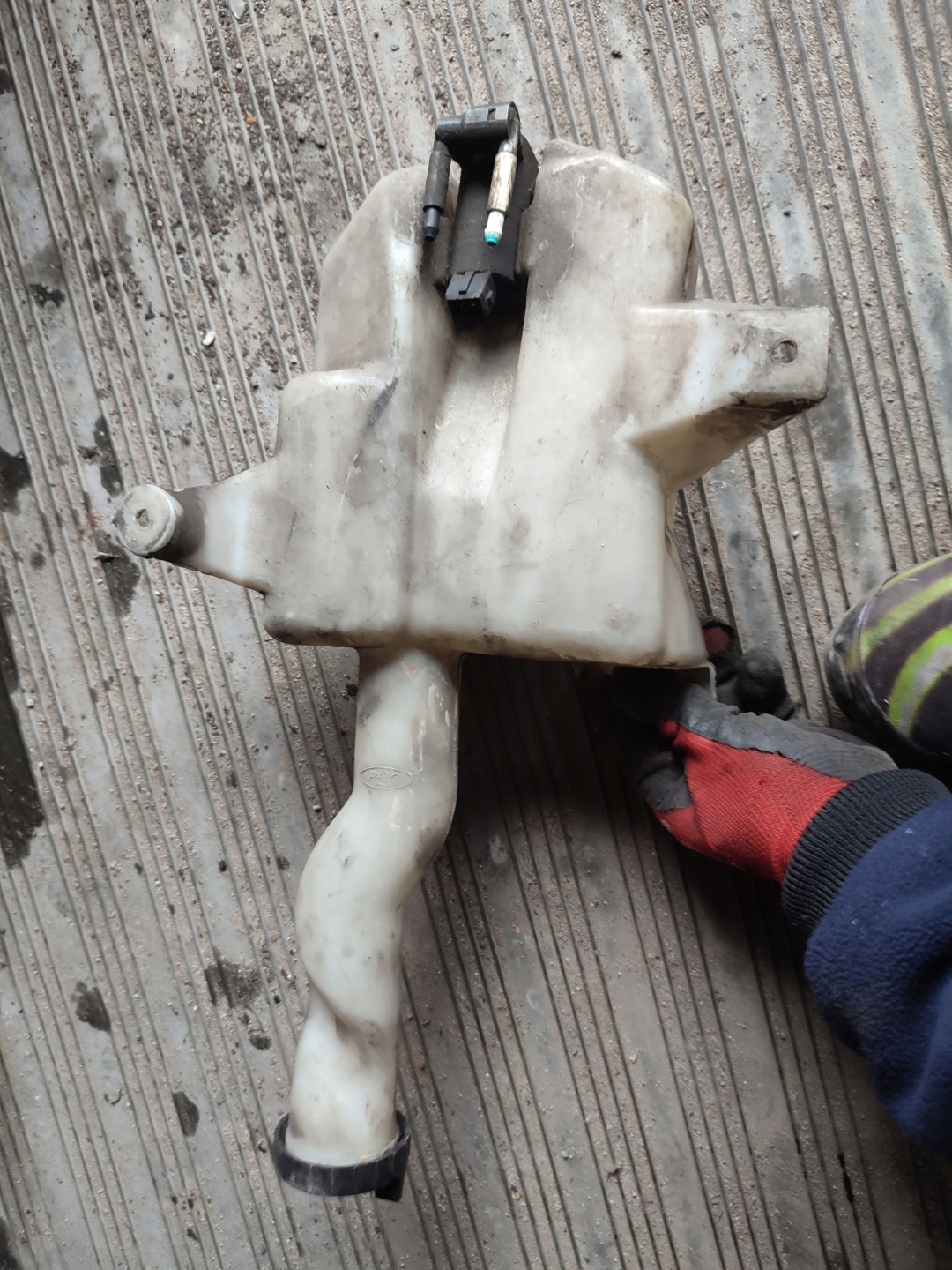 washer fluid tank FORD MONDEO MK3
