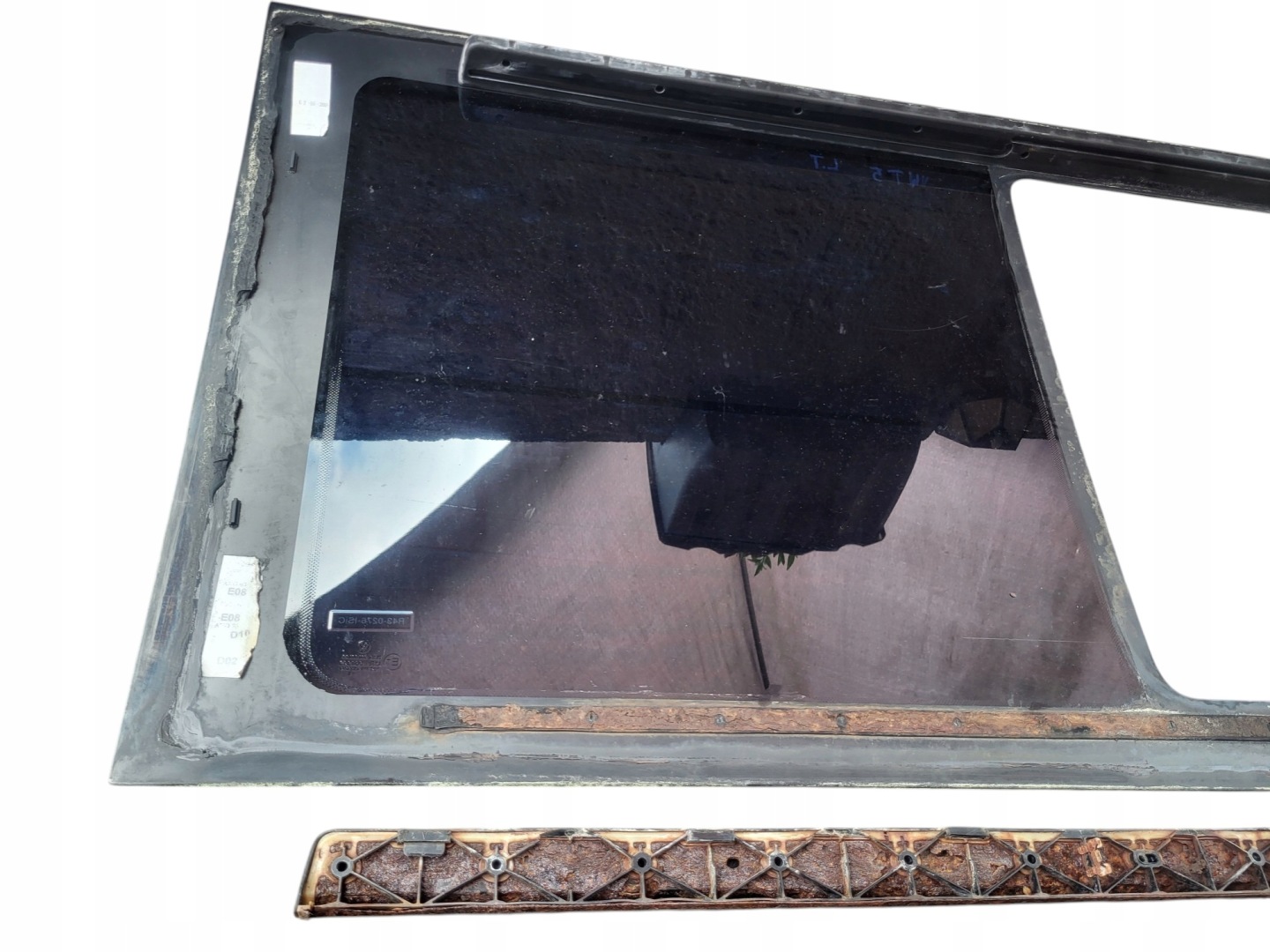 window left the centre bodywork PRZESUWNA VOLKSWAGEN T5