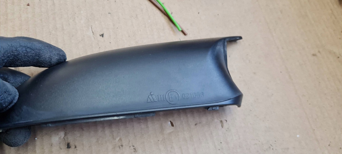 S5 8T A5 LIFT cap cover plastic lower right front R19300 A4 B8 S4