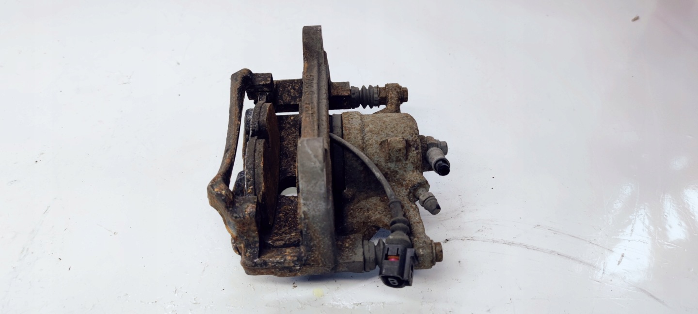 caliper brake JARZMO right front AUDI Q3 8U
