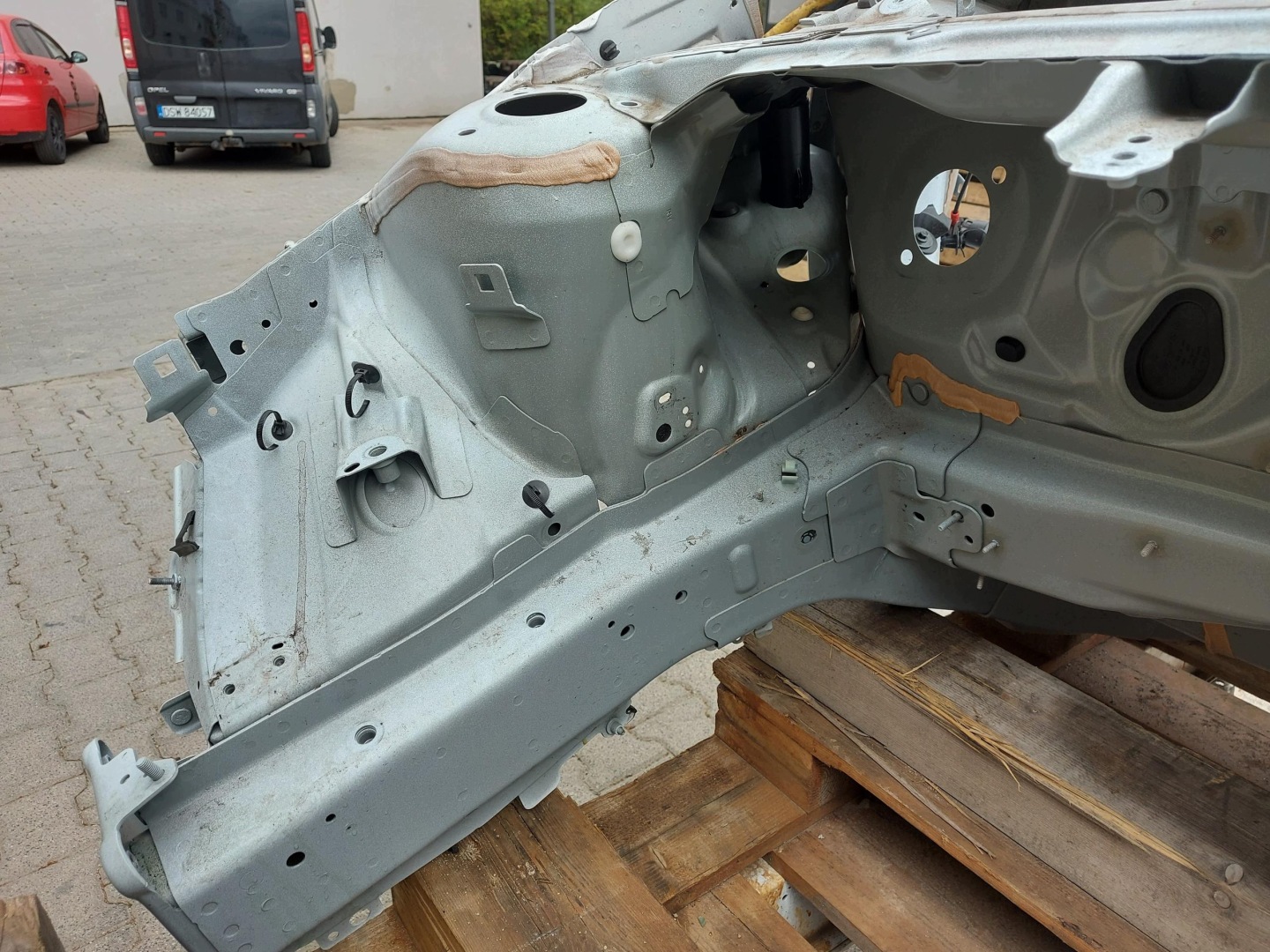 VOLVO XC40 LIFT quarter front right