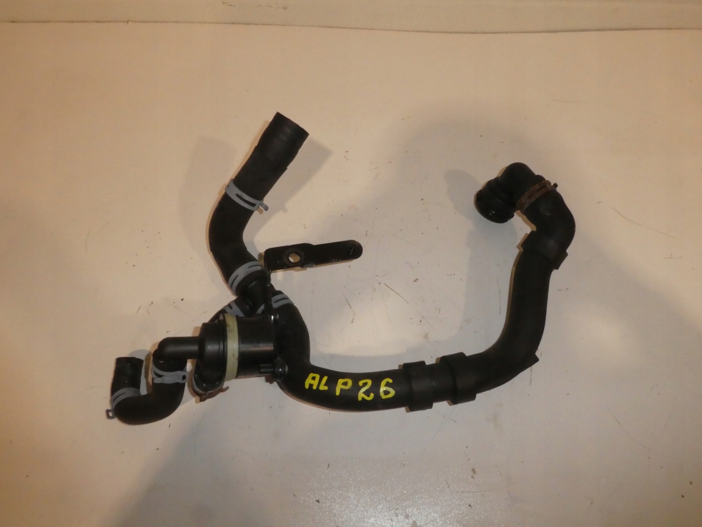 VW TIGUAN prijenos crijevo cijev vode dodatna pumpa 5N0985561A