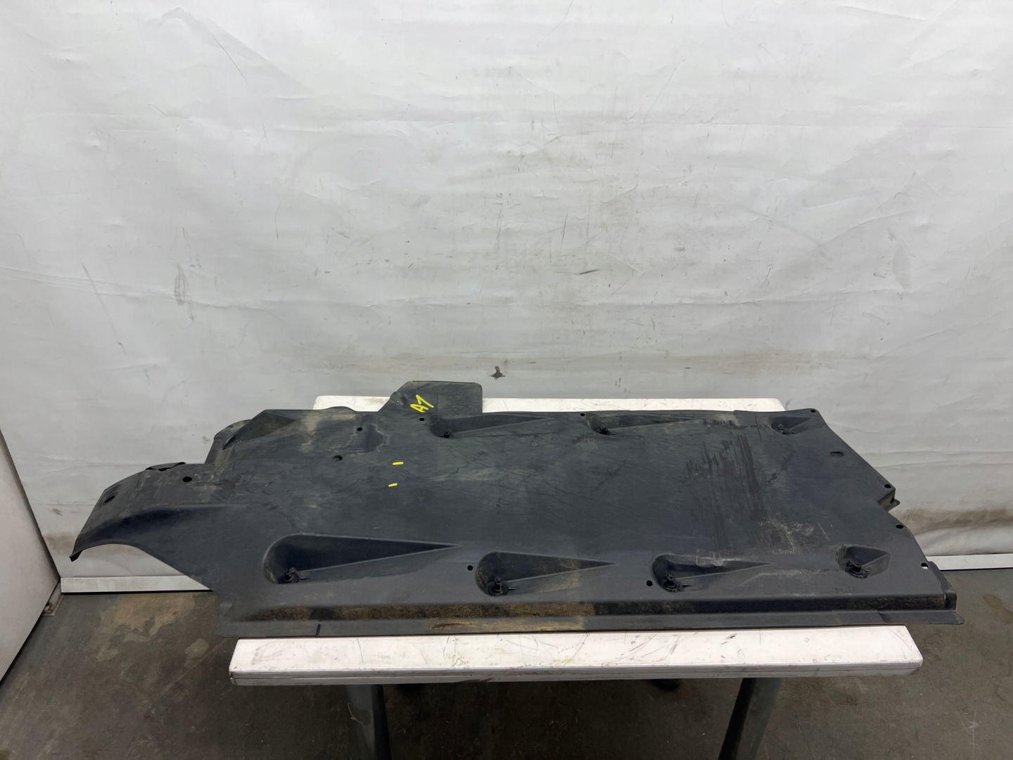 Audi A1 8X SPORTBACK cover chassis right 6R0825202A
