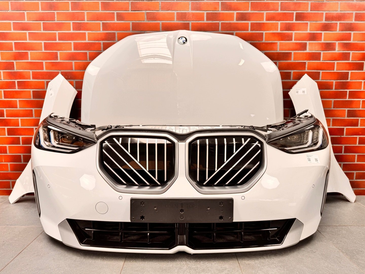 bonnet radiator bar, wall lights LED bumper BMW X3 G45