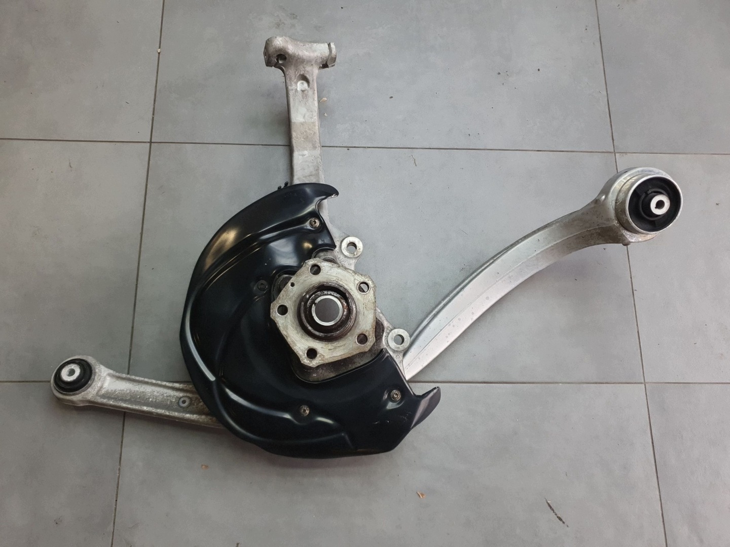 Audi Q7 4M otoč levá předek přední 4M0407241J ramene