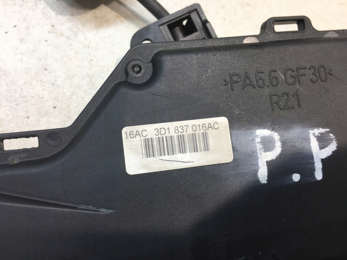 lock door right front VW TOURAN and 9 PIN 3D1837016AC