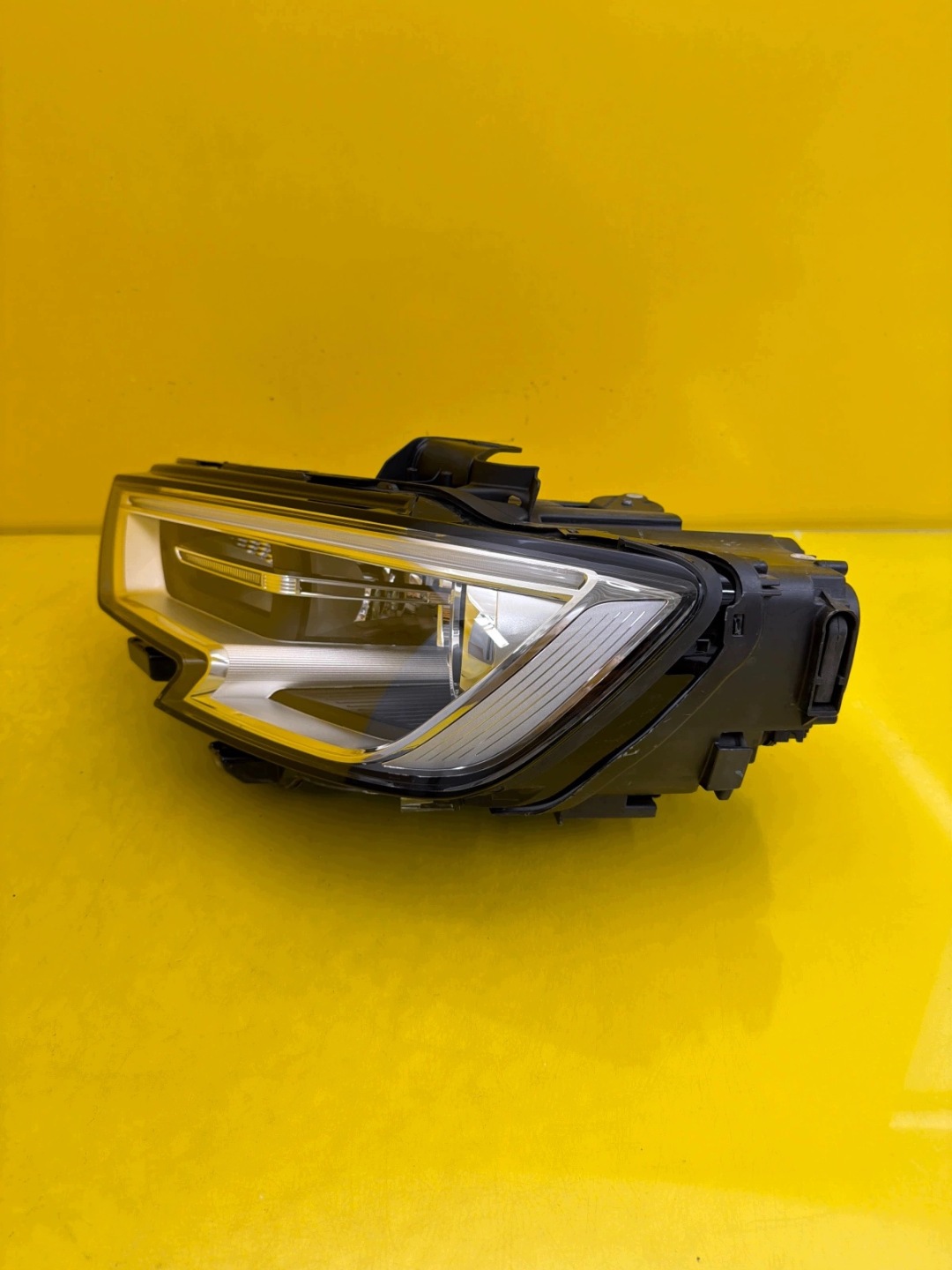 light left front Audi A3 8V Lift Xenon 2016-2020 90118258