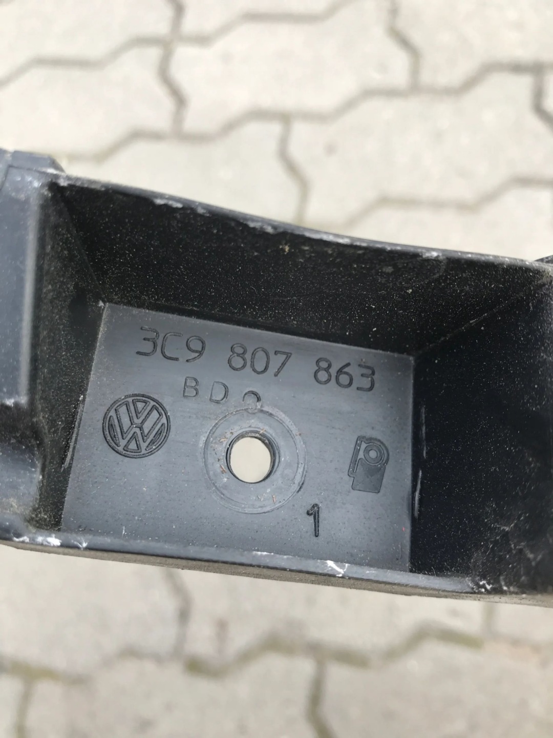 bumper bracket rear part VW PASSAT B6 KOMBI 3C9807863