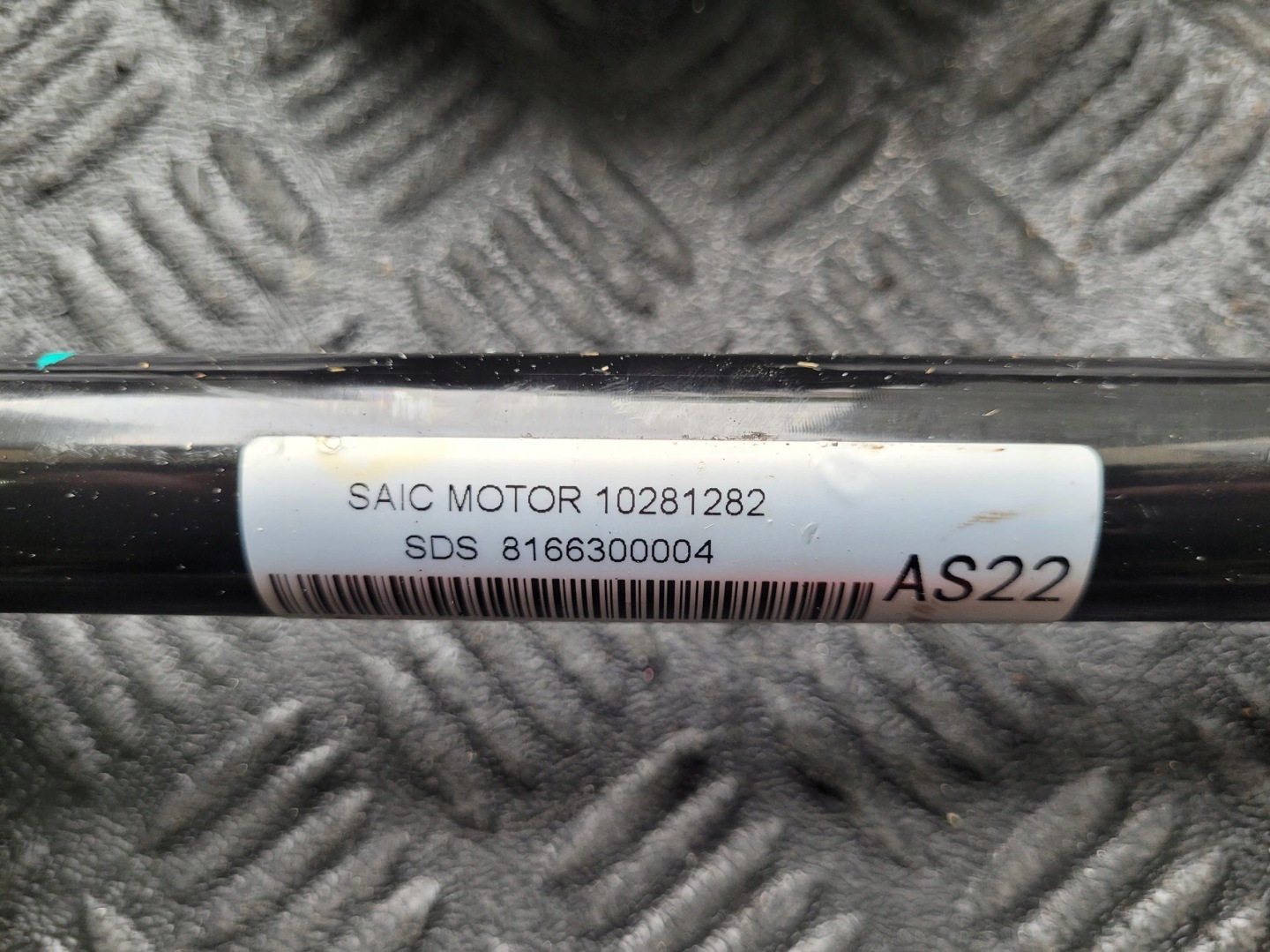 semi-axis front front left short. 10281281 MG HS and 1.5 T TGI AUTOMAT