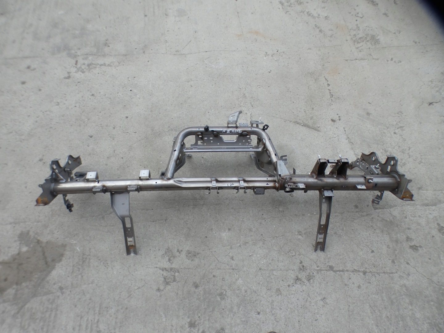 support sider of the dashboard rozdzielczej Renault Trafic IV