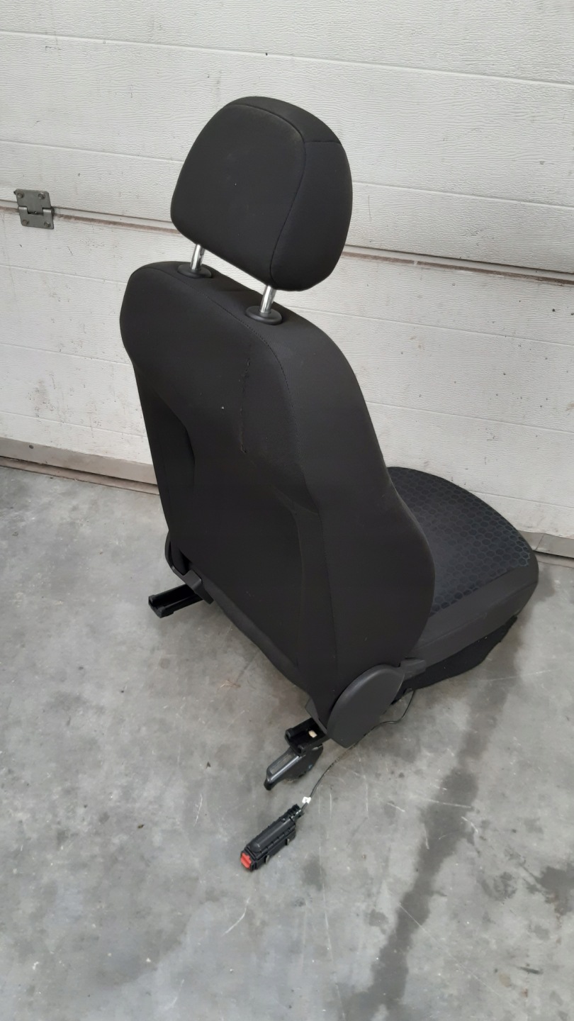 sedačka ľavý Opel Corsa E