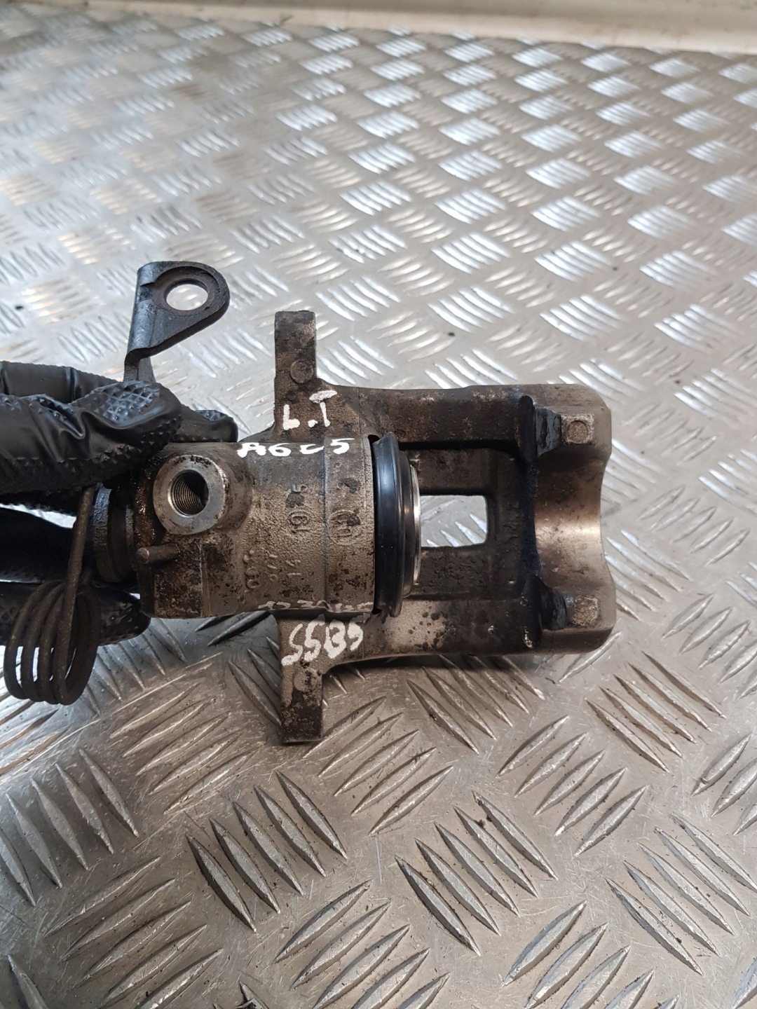 caliper brake left rear part AUDI A6 C5 2.5TDI 02R