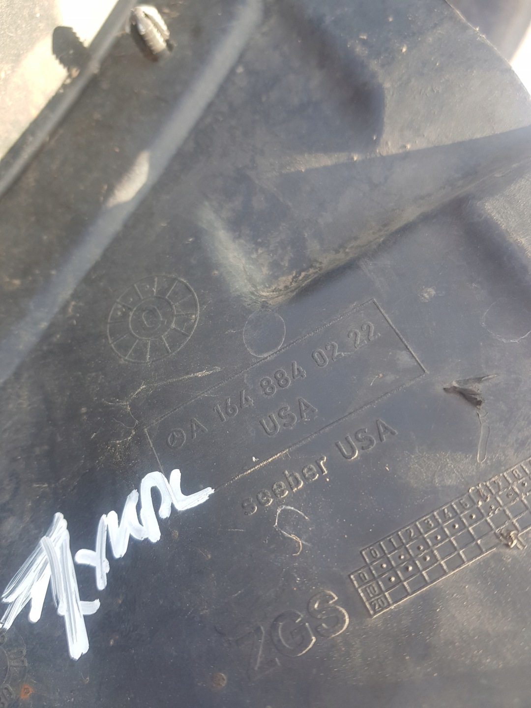 mudguard right front MERCEDES ML W164 1648841022 1648840222