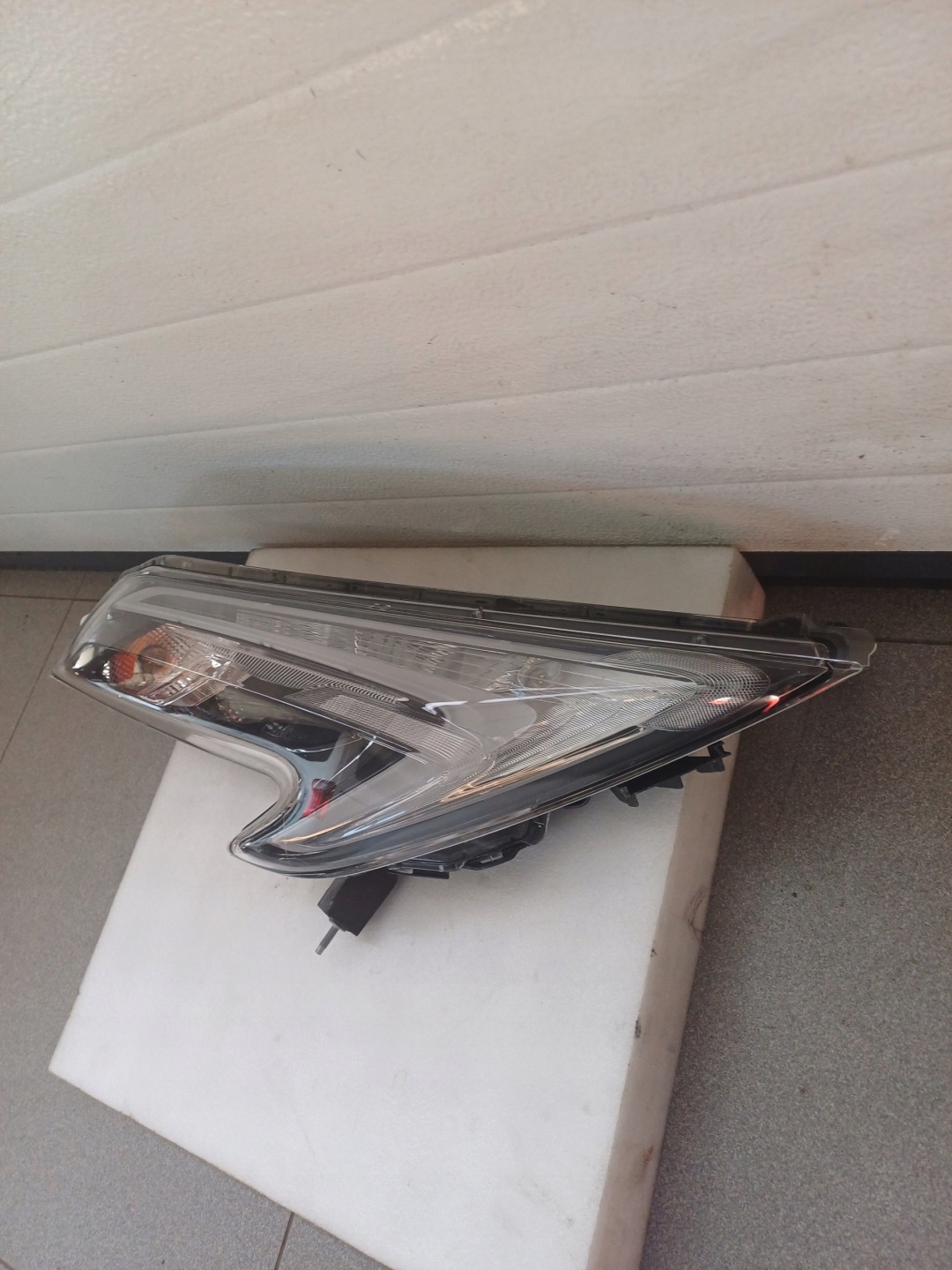 light right front front NISSAN JUKE and 1 LIFT LED 90123834