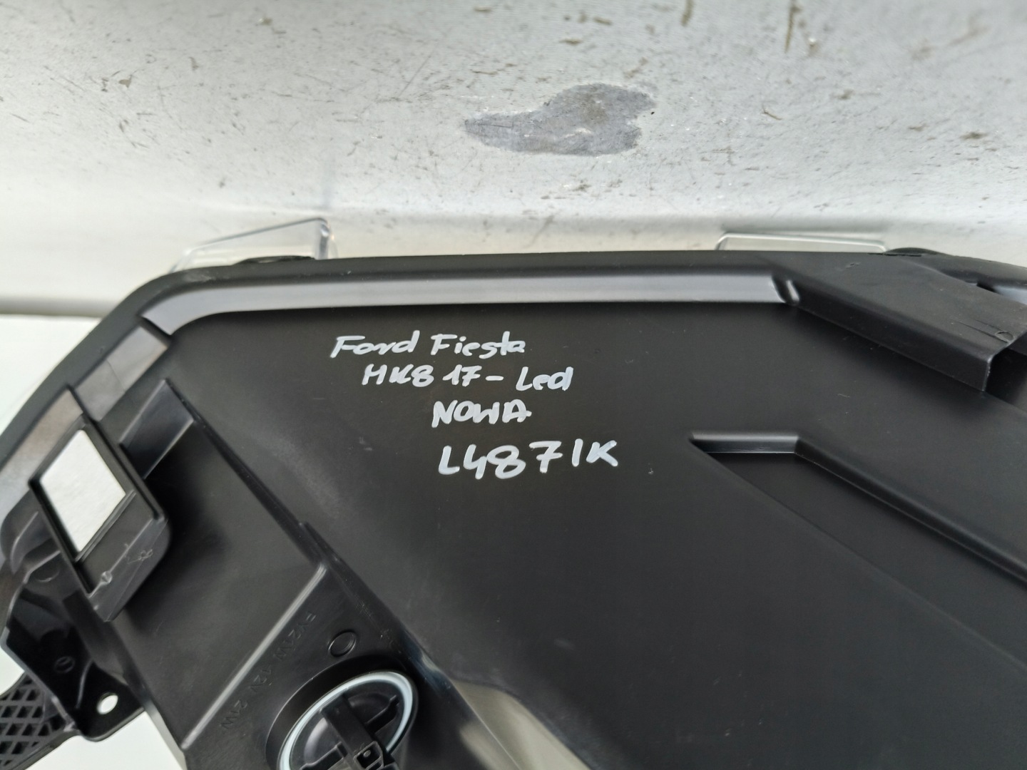 NO-WA-- light left REFLEKTOR FORD FIESTA MK8 17- ST dark LED